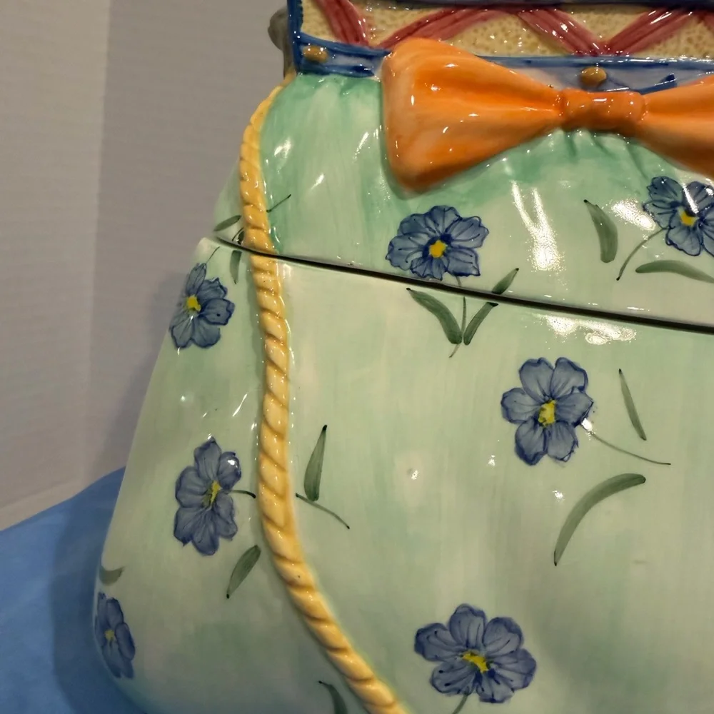 Vintage ceramic cookie jar with lift off lid